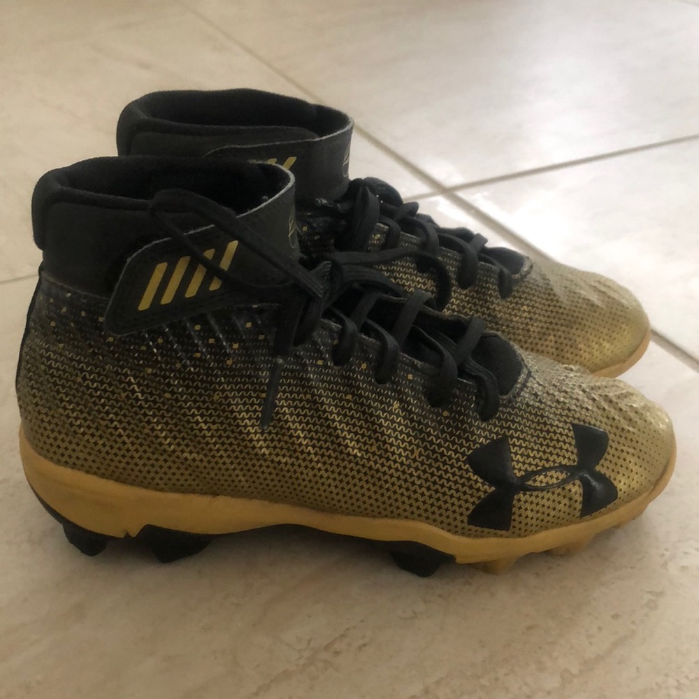 UA Youth Harper RM baseball Cleats. Size 1 Y